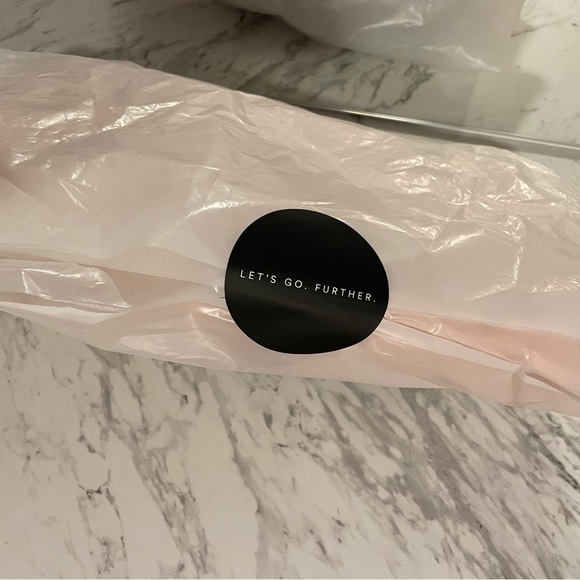 Horizn Studios lightweight, water-repellent, sustainable backpack. - Picture 6 of 7